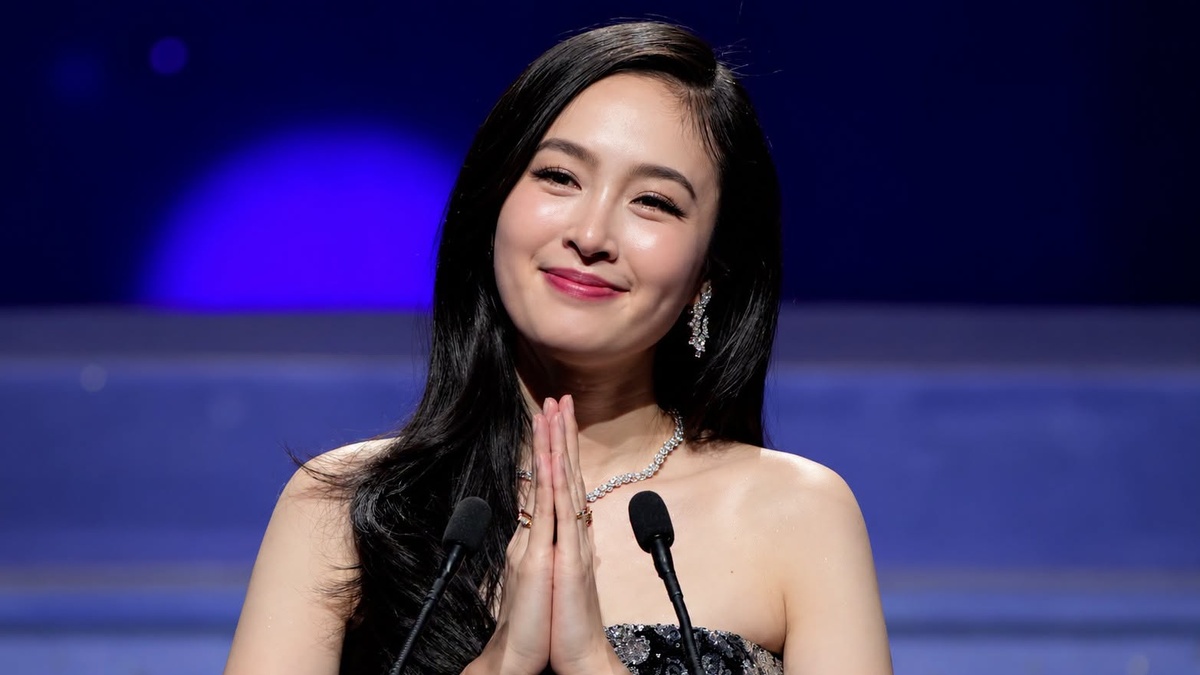 タイの著名なトランスジェンダー女優、ミス・インターナショナル・クイーンで22年ぶりの再会