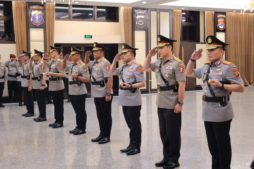 Indonesian National Police Chief Inaugurates New Regional Police Chiefs