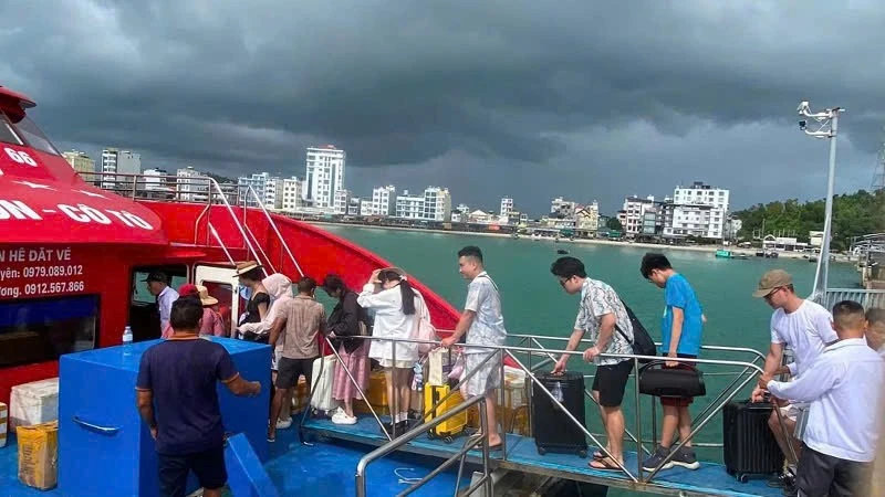 台風接近、コト島から3千人超を本土へ安全に避難