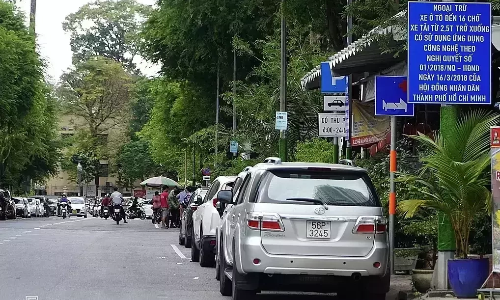 ベトナム大都市、駐車スペース不足で出勤前の「陣取り合戦」