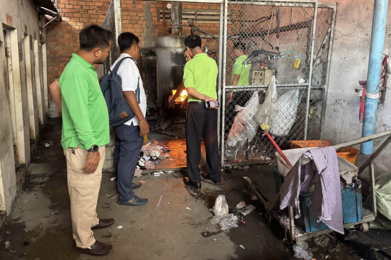 Phnom Penh Garment Factories Face Penalties for Illegal Waste Burning