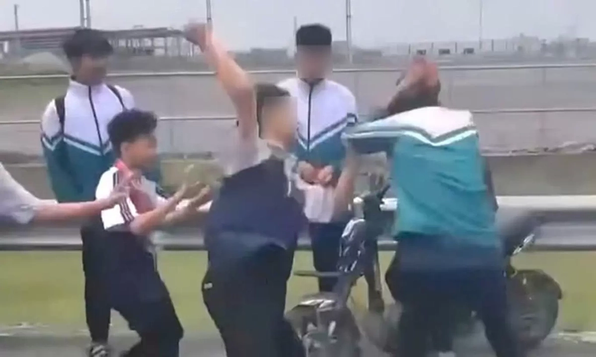 Middle School Students Assault Peer in Ha Nam: Growing Concern Over School Disciplinary Limits