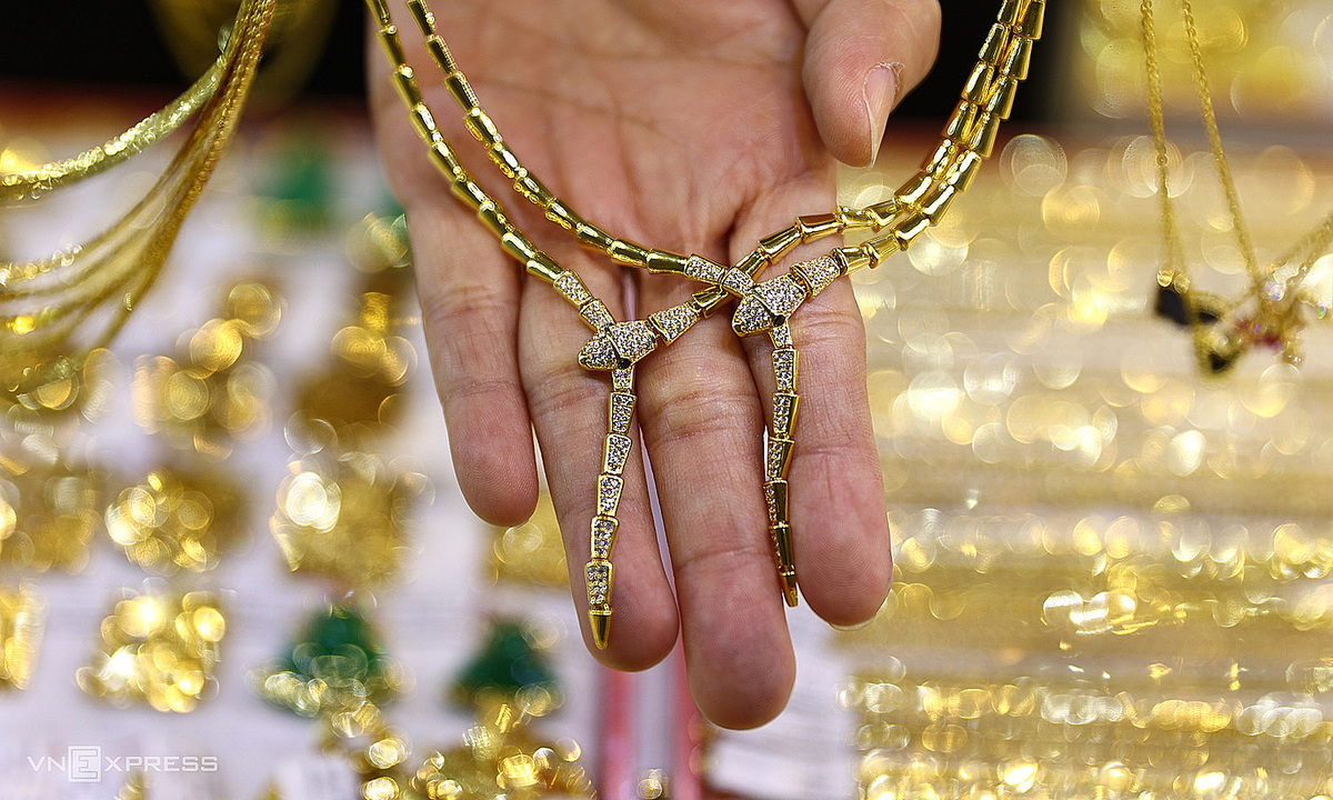 Vietnam Gold Prices Climb, Mirroring Global Market Gains