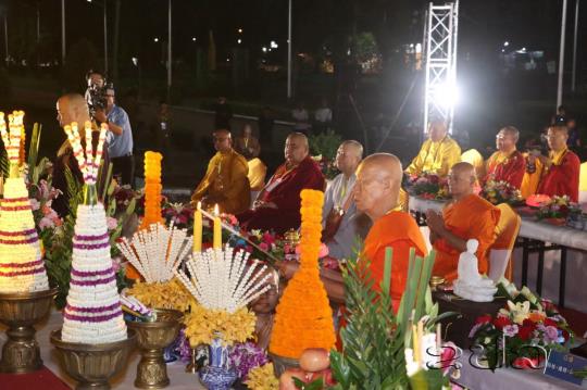 Laos Hosts World Peace Ceremony at That Luang, Fostering International Buddhist Exchange