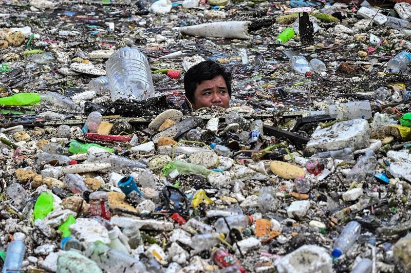 フィリピン、豪雨で大量のごみ噴出、国民に協力を要請