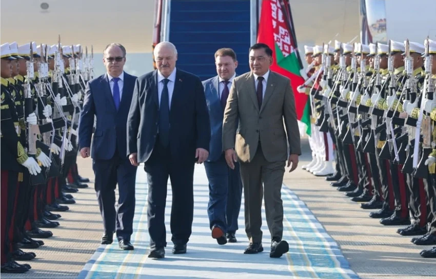 ベラルーシ大統領、ジャカルタ到着 プラボウォ国防相と会談へ