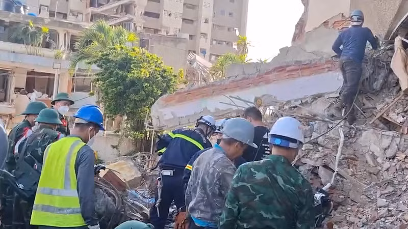 Vietnamese Rescue Team Finds and Rescues 11 Survivors from Venezuela Earthquake Rubble