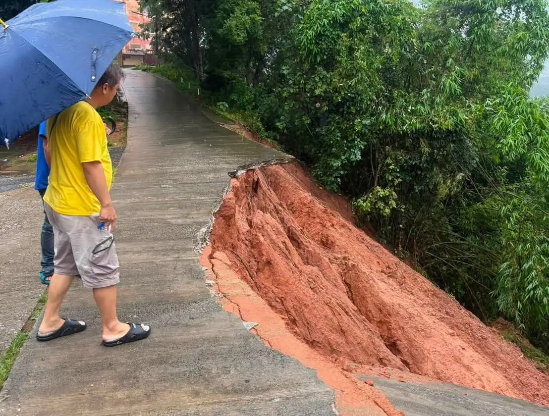 チェンライで豪雨、メーファーラングで土砂崩れ発生