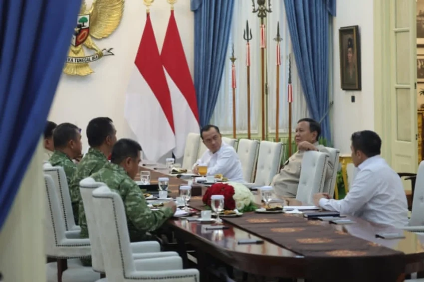 Prabowo Meets TNI Commander and 3 Chiefs of Staff at Palace, Topic Unclear