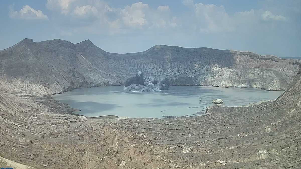タール火山、活発な火山性地震続く 警戒レベル1維持