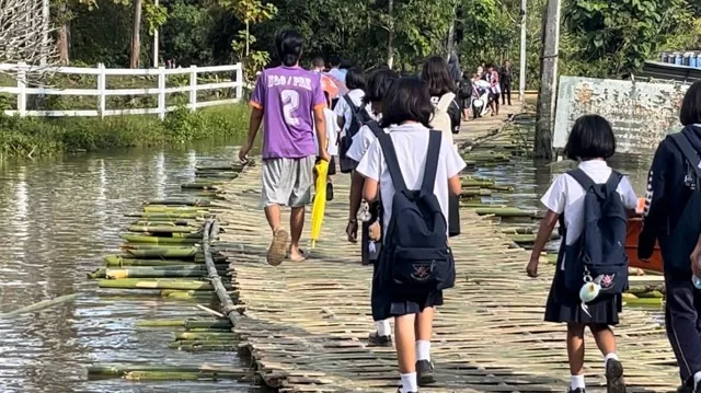 Sangkhlaburi's "Floating Bridge" Completed, Restoring Access for Over 90 Families