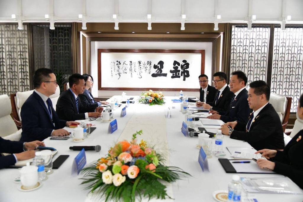 Thai PM Meets Chinese Tech Giants to Woo Investment