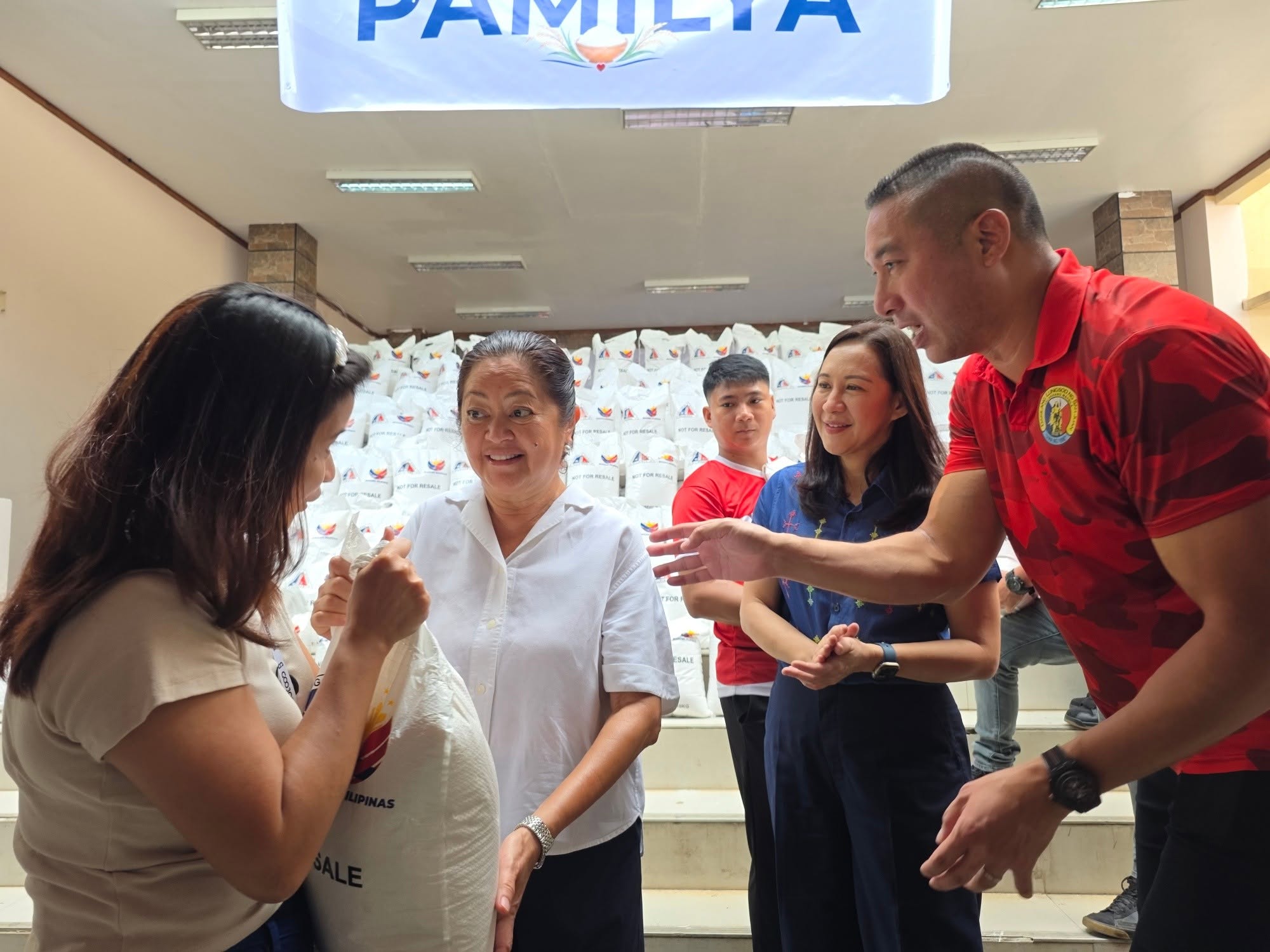 First Lady Leads Rice Distribution in Metro Manila, Bolstering Support for Vulnerable Families