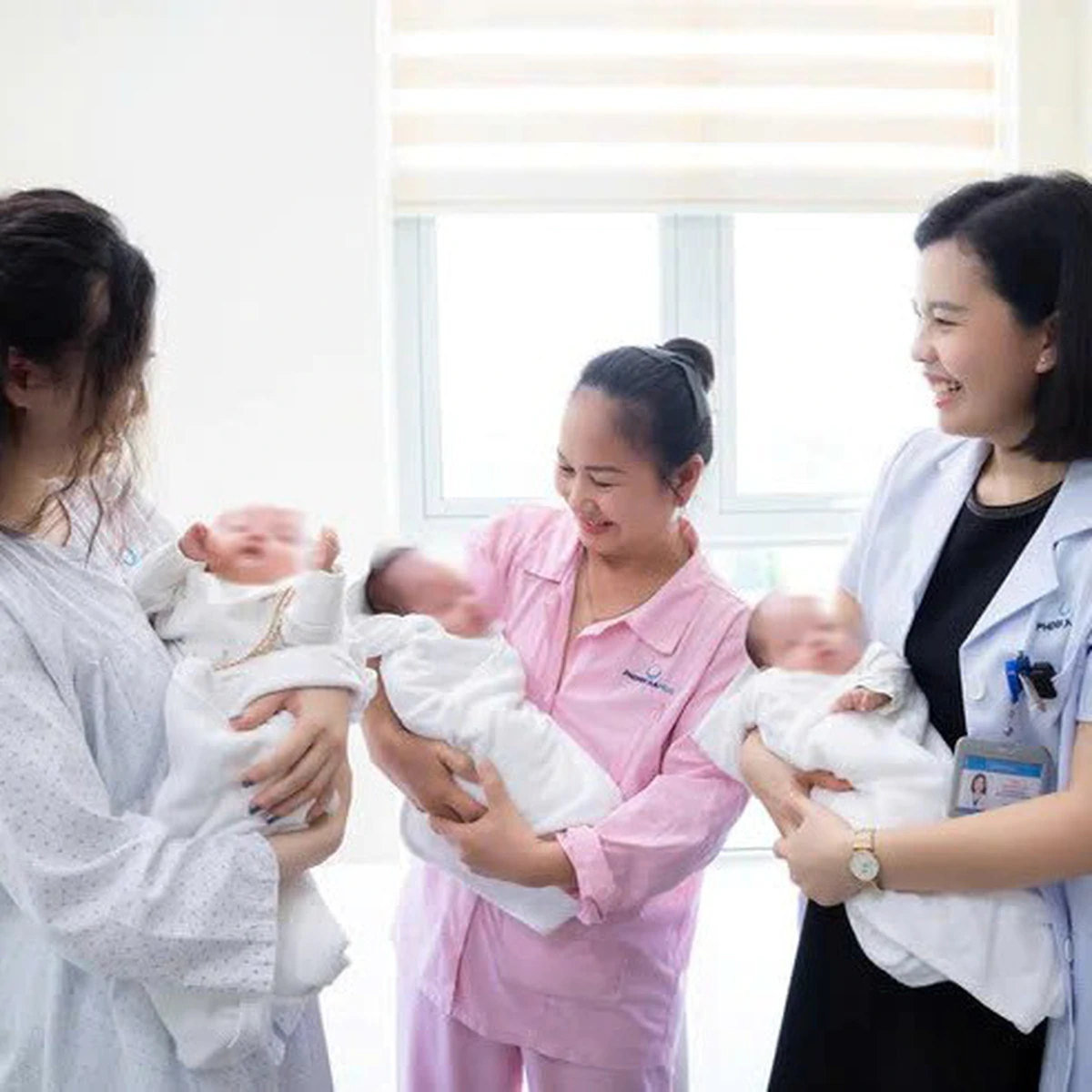 Vietnam: Triplets Born Prematurely at 27 Weeks, Medical Team's Fight for Three Lives