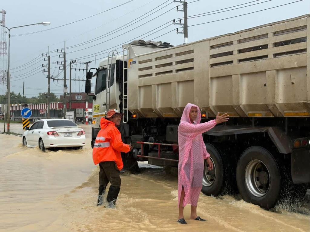 チェンマイ・ホート道路、洪水で通行困難 住民に計画的な移動を呼びかけ