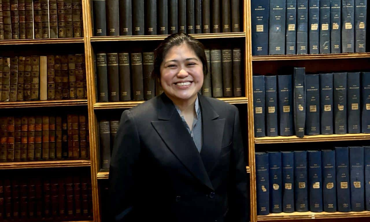 Filipina Awarded Oxford Prize, Vows to Contribute to Homeland
