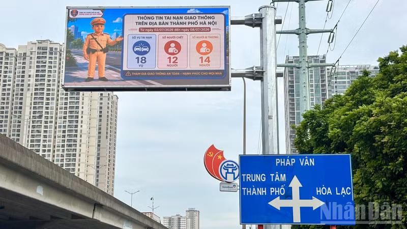 Hanoi Deploys 36 LED Screens for Real-Time Traffic Alerts