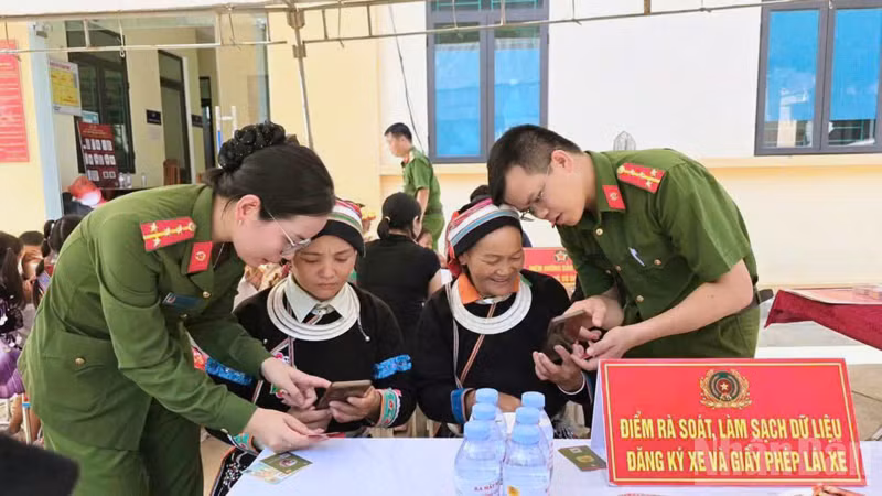 Tuyen Quang Police Implement "Ba Nhat" Movement with Practical Actions for the People