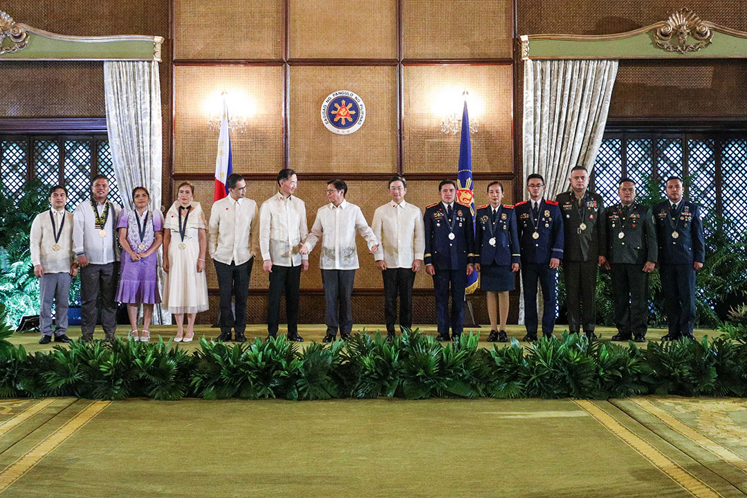 Metrobank Foundation Honors 10 Outstanding Filipino Public Servants