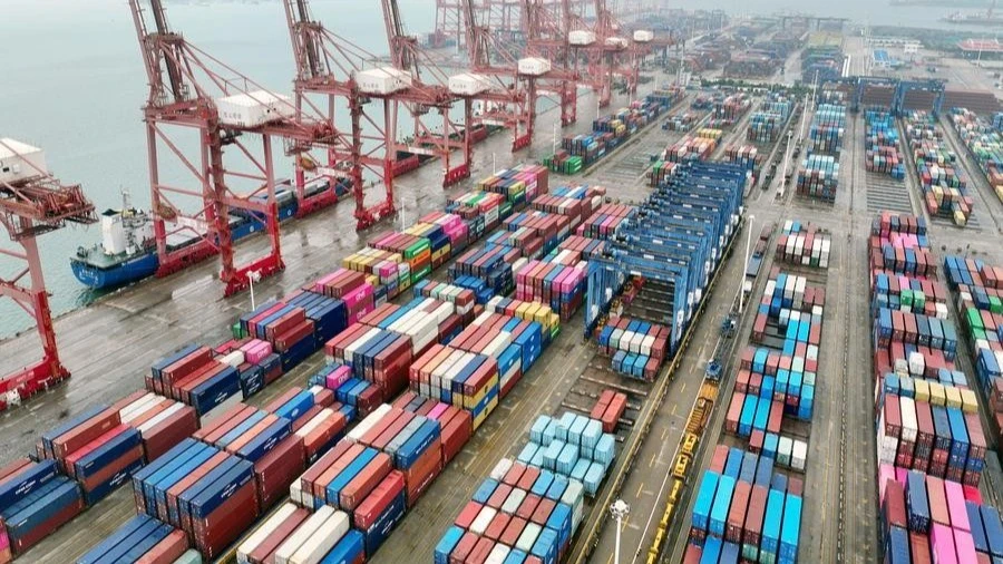 Global Economy Faces Growing Pressure from Geopolitical Risks and Trade Barriers