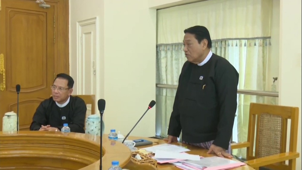 ピュトゥ・フルタウ議長、法案委員会と会合