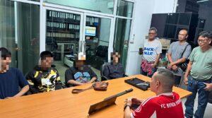 パタヤ近郊プールヴィラ襲撃、少年ら7人出頭 銃刀類も提出