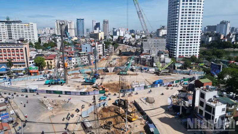 Hanoi's Key Intersection Transforms for Metro Line 5 Construction