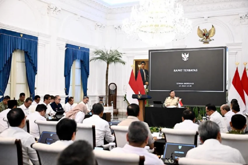 Prabowo Leads 5-Hour Meeting on State Cooperatives at Palace