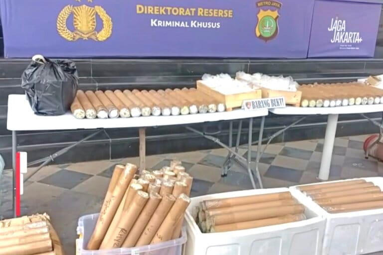 Authorities Intercept 760 Bottles of Mercury Bound for the Philippines