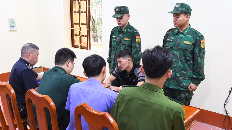 Over 50kg of Illegal Fireworks Seized at Lang Son Border, Smuggling Crackdown Intensified