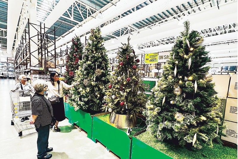 Philippines Kicks Off 'Ber Months' Christmas Countdown Four Months Early