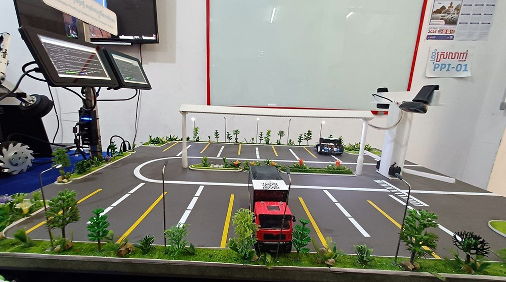 カンボジアの学生、AI活用でスマート駐車場システムを開発