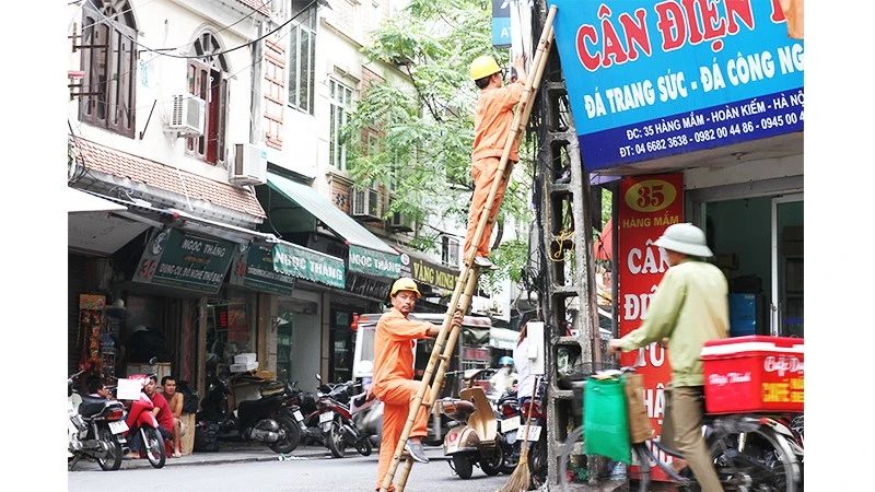 Hanoi Faces Power Outages Amidst Heatwave, Exposing Infrastructure Strain