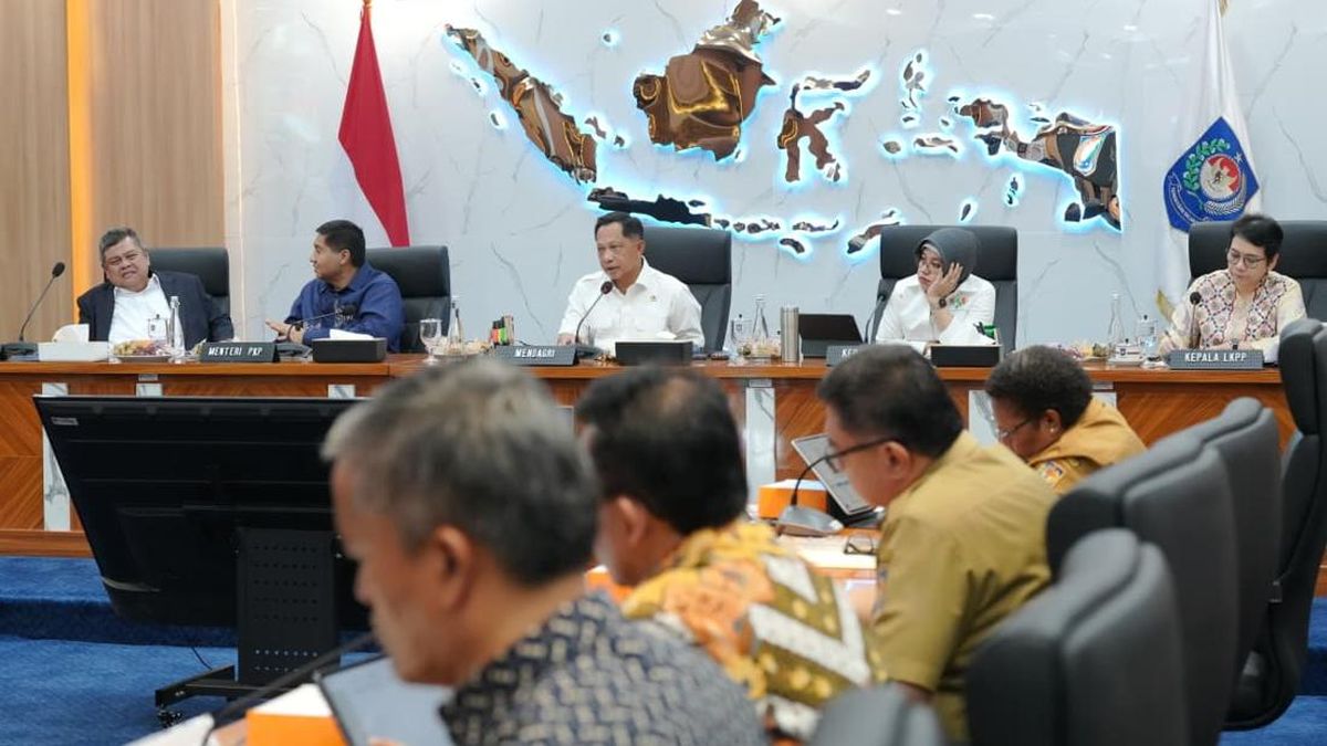 Indonesia to Build 2,200 Homes in Papua Mountains, Promotes Roof Tile Program