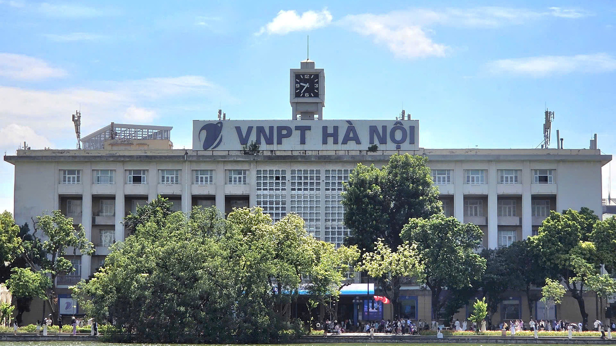 Hanoi Considers Demolishing Buildings Around Hoan Kiem Lake for Redevelopment