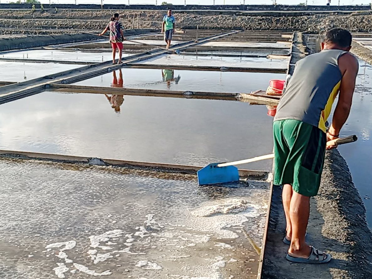 Cavite's last traditional salt makers hold onto dying industry