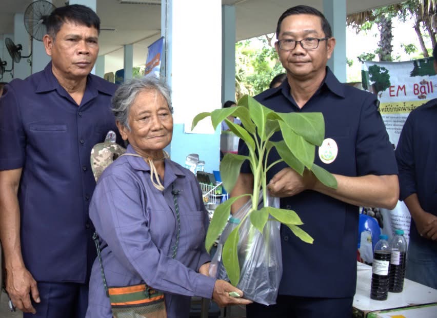 Phetchaburi Holds Mobile Agricultural Clinic to Support Farmers