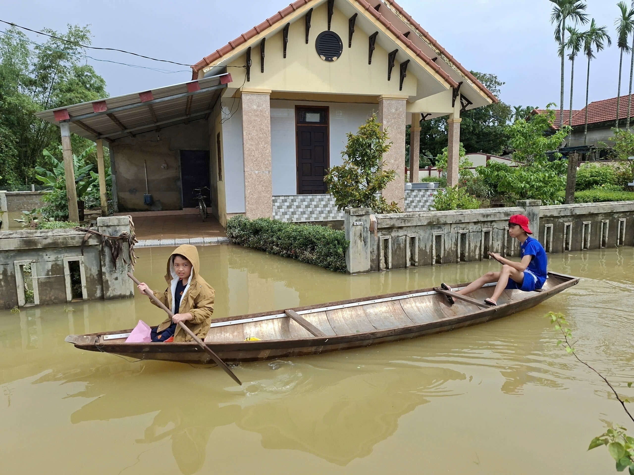 Floods claim 13 lives in Central Vietnam as rescue operations intensify