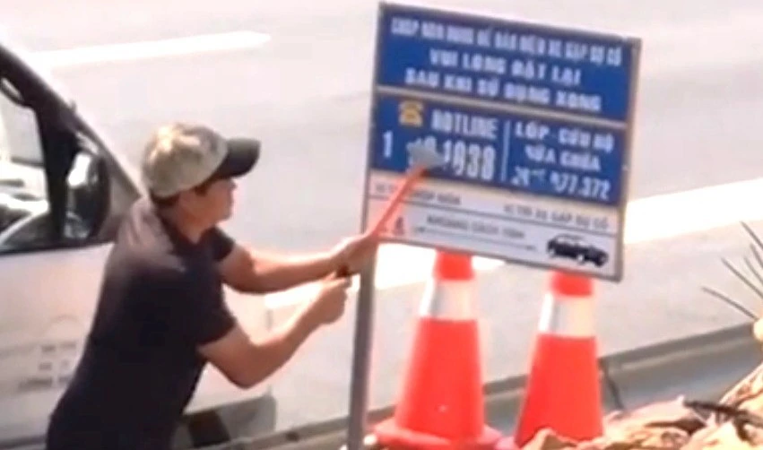 Quang Tri: Authorities penalize individual for defacing rescue signage on North-South Expressway