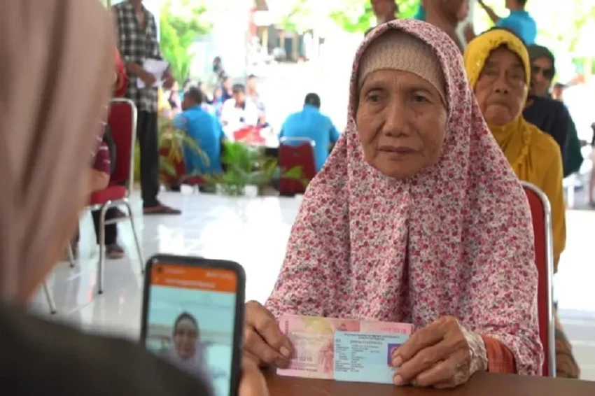 4.3 Million New Beneficiaries Receive Social Aid in Indonesia After Data Update