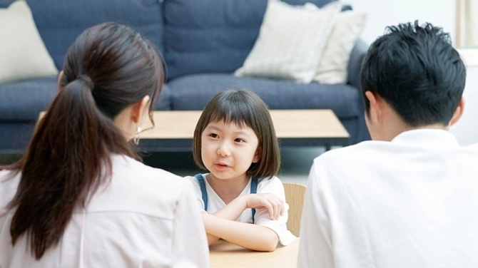 Questioning 'Specialized School' Supremacy: Vietnam's Education Fever and Child Development