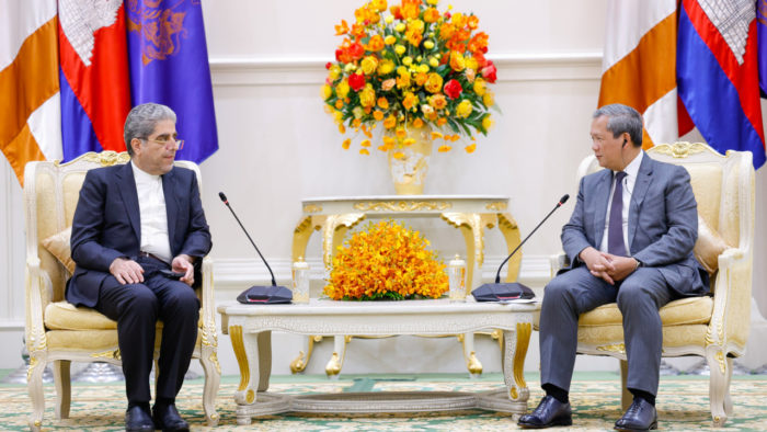 カンボジア首相、イラン大使と会談 対中関係とは異なる外交展開か