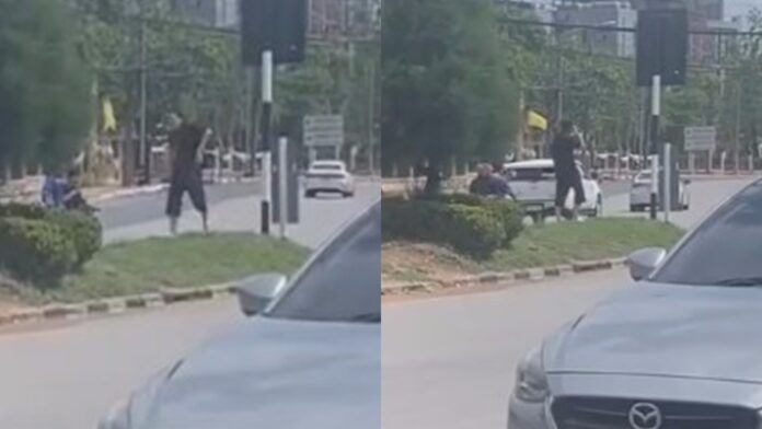 プーケットの交差点で外国人男性が路上ダンス、安全上の懸念が拡大