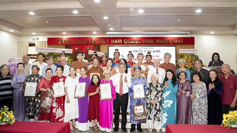 Tran Van Khê Award Honors 2 Collectives, 6 Individuals Preserving Vietnamese Traditional Music