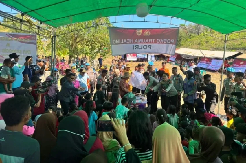 Indonesian National Police Chief Sends Aid to NTT Earthquake Victims