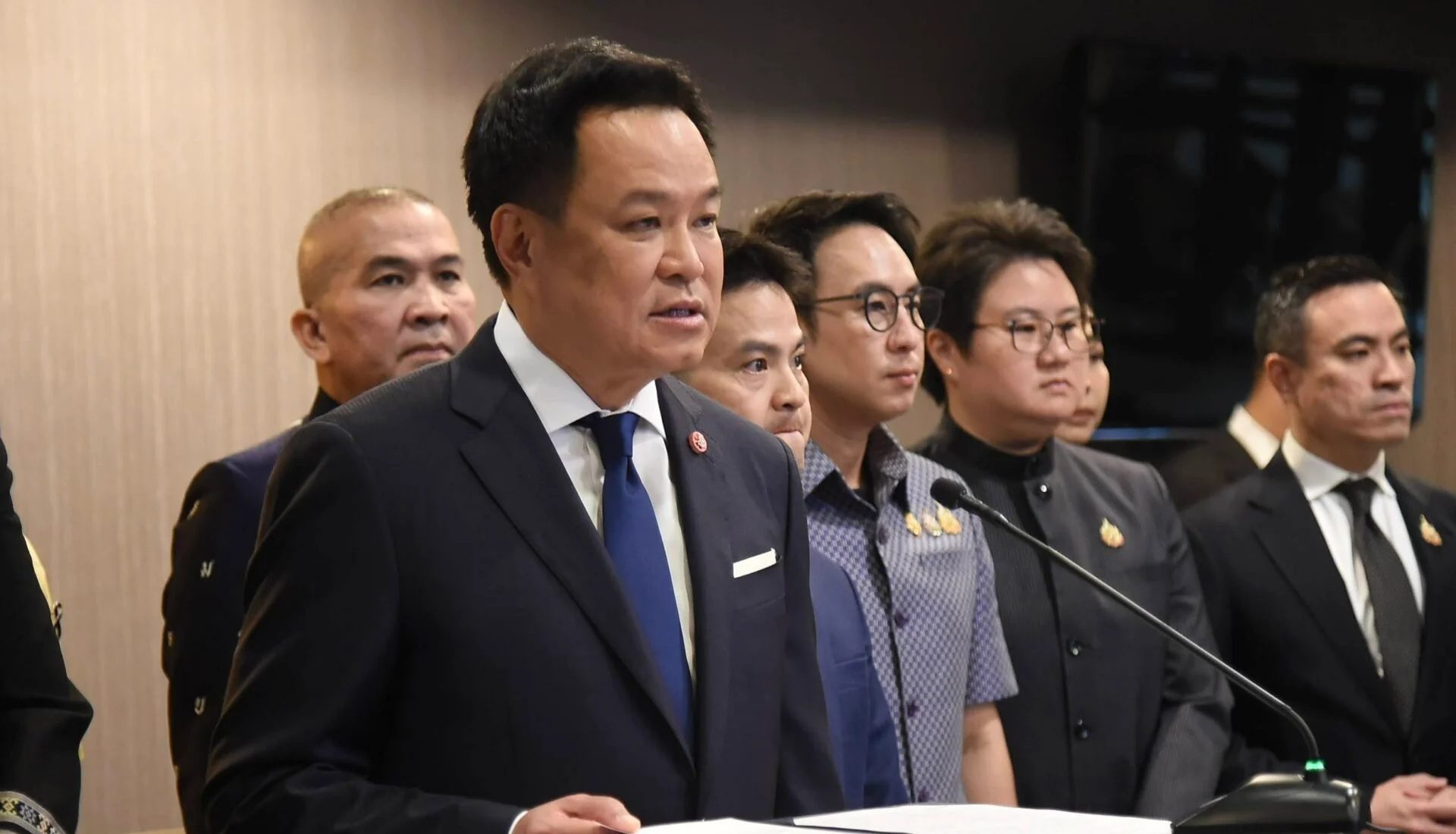 Censure Debate Against 18 Cabinet Members Set for Four Days