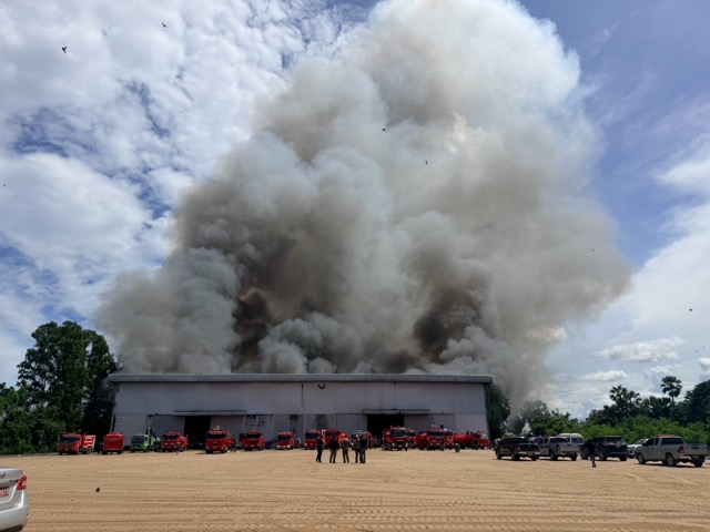 Massive Fire Engulfs Coconut Processing Warehouse in Phetchaburi, Thailand