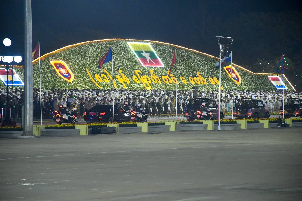 ミャンマー国軍記念日、首都で大規模軍事パレード