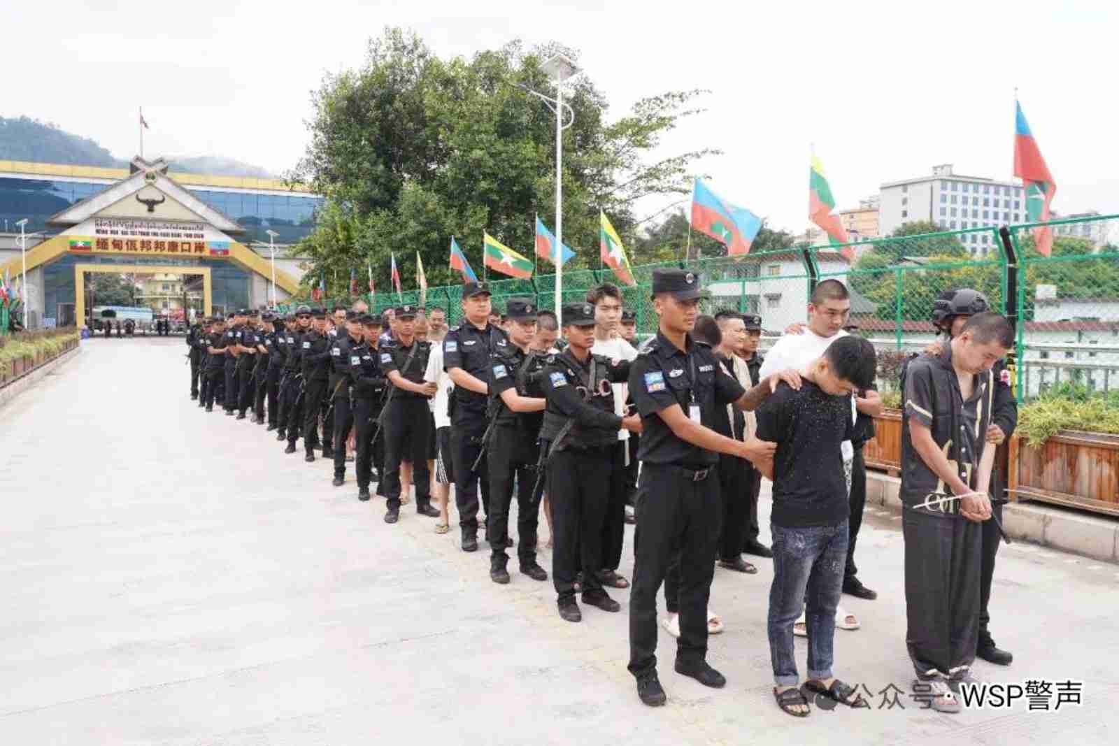 「ワ」部隊、不法入国した中国人26人を国境ゲート経由で中国へ送還