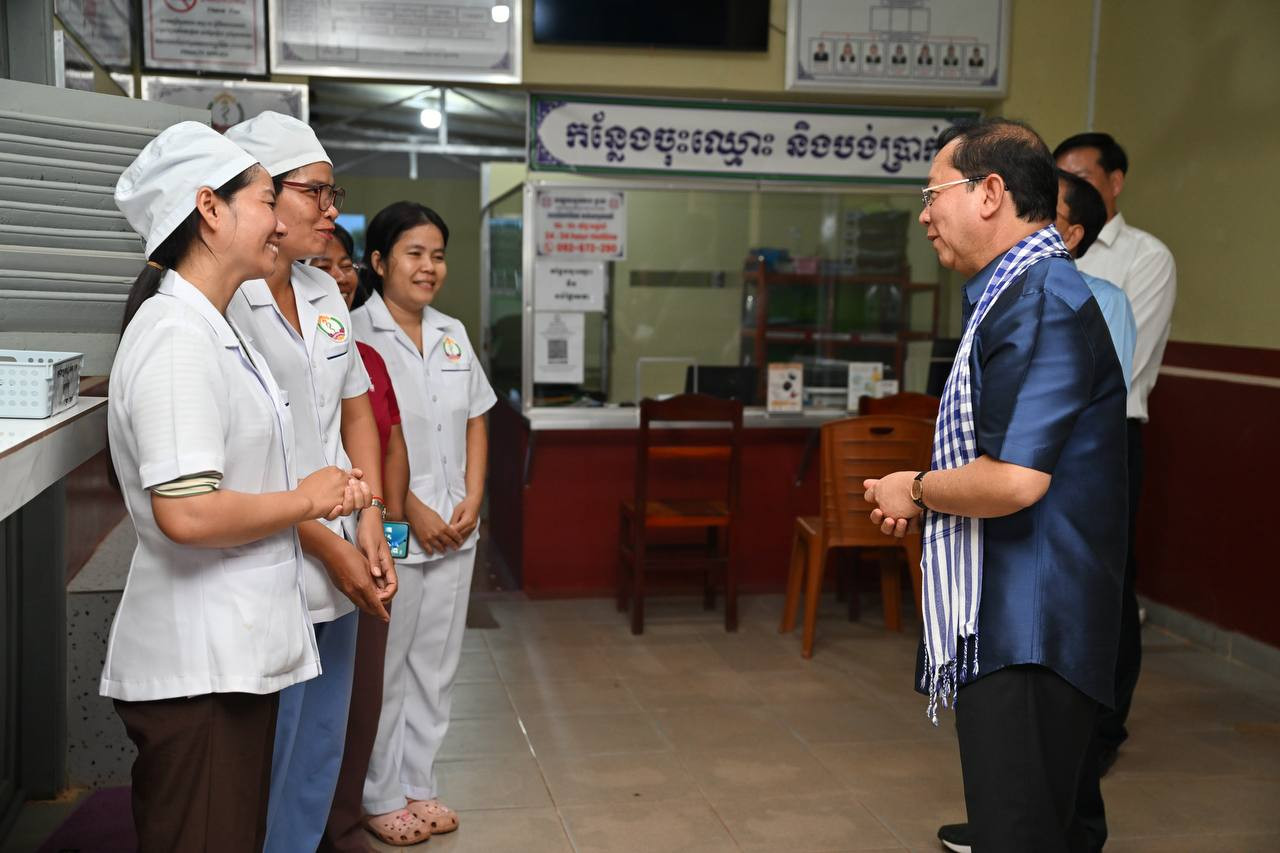 Health Minister Highlights 'Hopeful Change' During Siem Reap Clinic Visit
